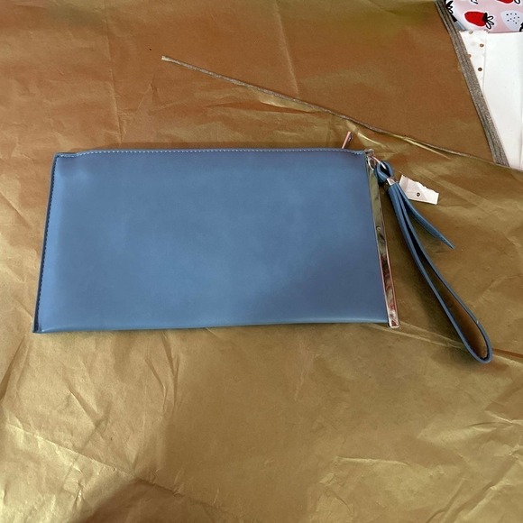 C established 1946 clutch purse - Picture 2 of 3